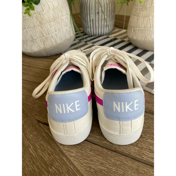 (Sold) Nike Blazer Low LE Sneakers White Pink NWOB - Picture 7 of 11